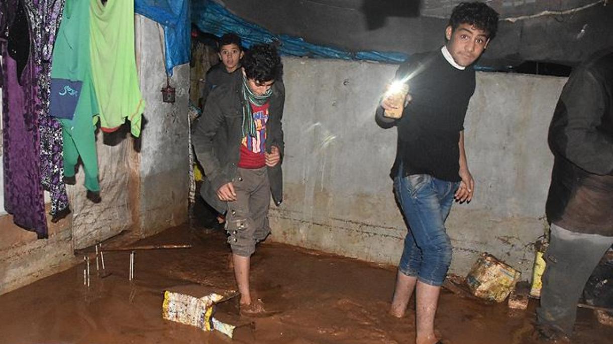 Syrie: Les inondations, une épreuve supplémentaire pour les réfugiés des camps