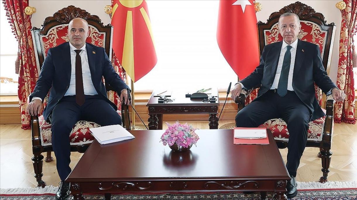 ایردوغان شمالی مقدونیه باش وزیرینی قبول قیلیب اوچره شدی