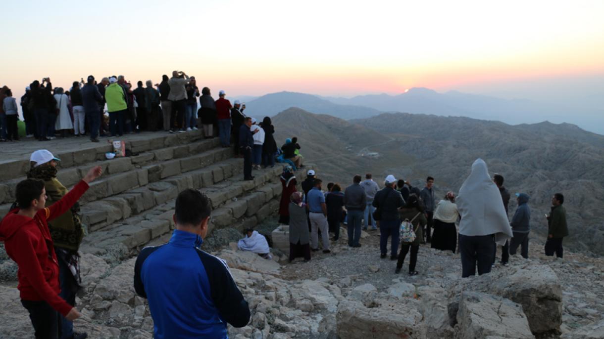 Egyre több látogatót vonz a törökországi Nemrut-hegy