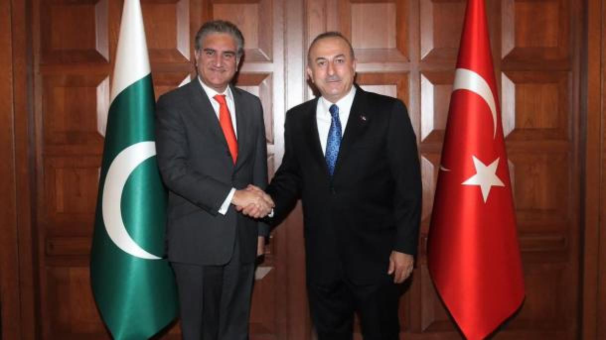 Mevlüt Çavuşoğlu reúne-se com seus homólogos do Paquistão e Iraque em Ancara