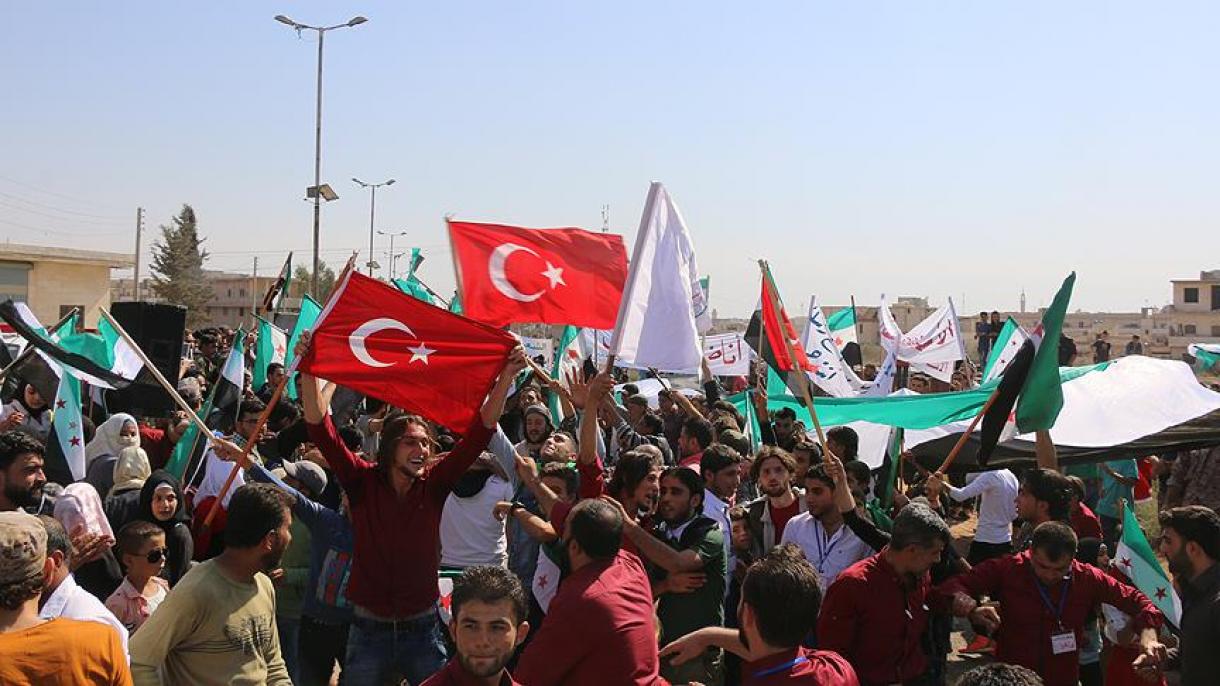 Με χαρά υποδέχονται οι Σύροι της Ιντλίμπ τους Τούρκους στρατιώτες