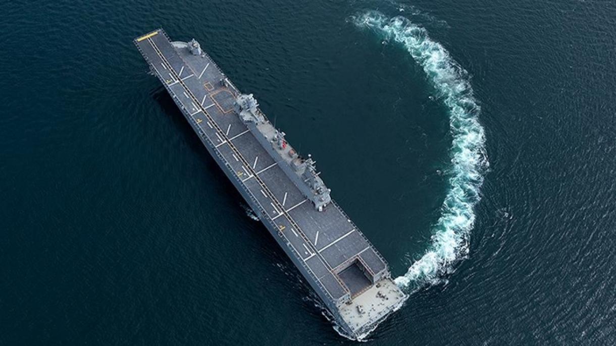 TCG Anadolu кемеси деңиз флотуна тапшырылууда