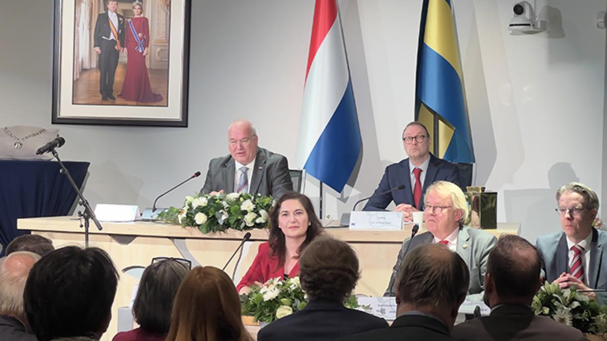 huri sahin1.jpg