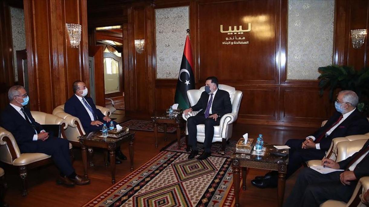 O chanceler turco está na Líbia para se encontrar com al-Sarraj