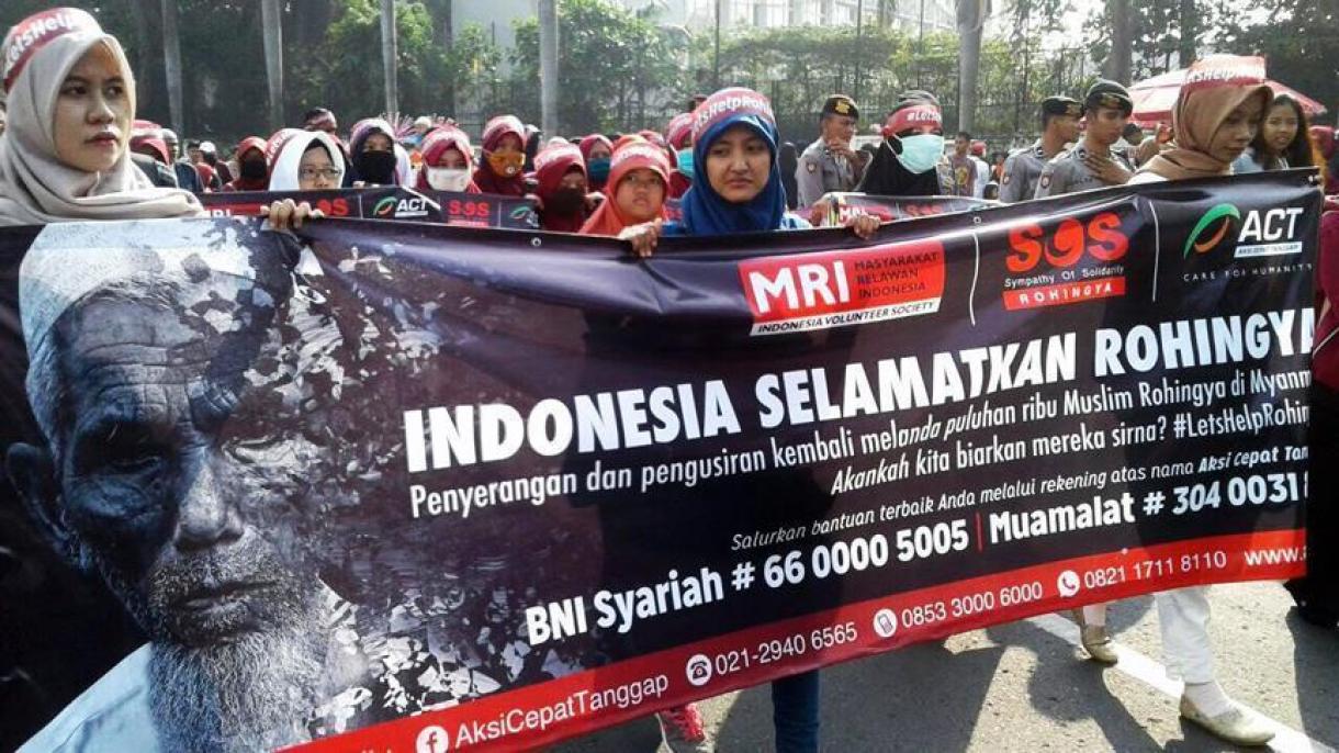 تجمع مردم اندونزی در اعتراض به کشتار مسلمانان در میانمار