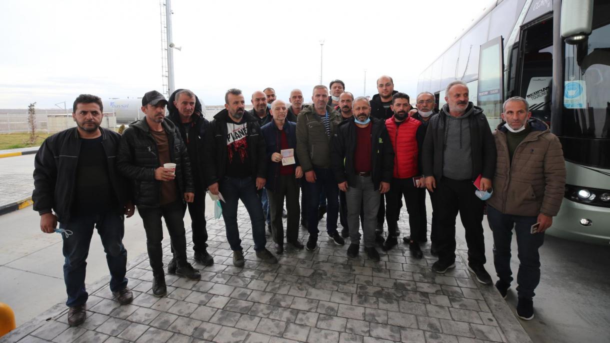 Los ciudadanos turcos rescatados del incendio en el ferry están en Turquía