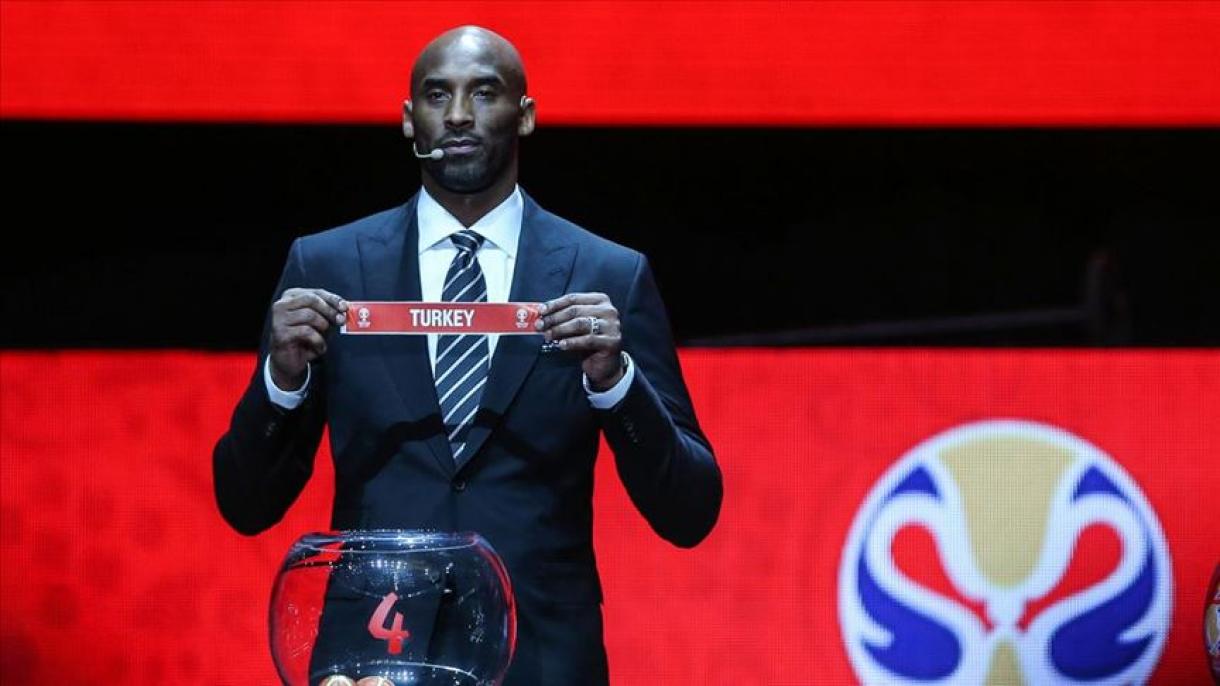 La star de la NBA, Kobe Bryant, meurt dans un crash d'hélicoptère