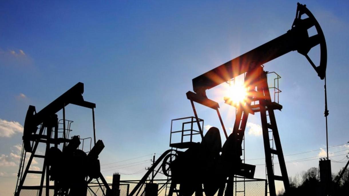 سیر نزولی قیمت نفت ادامه دارد