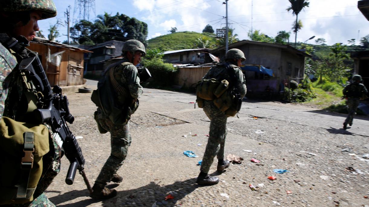 Филипинската армия започна въздушна операция в Марави