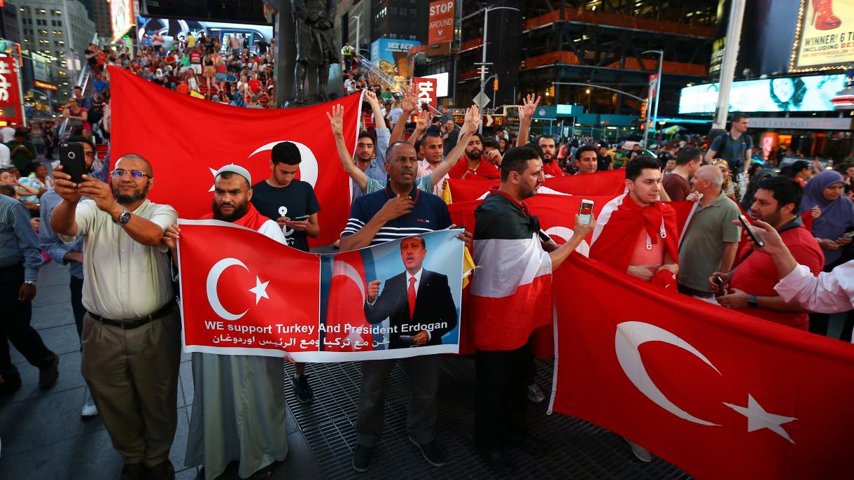 ترک حکومت کا تختہ الٹنے کی  سازش کے خلاف نیویارک میں  مظاہرہ