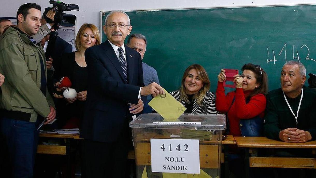 رهبر حزب جمهوری خلق ترکیه رای خود را به صندوق انداخت