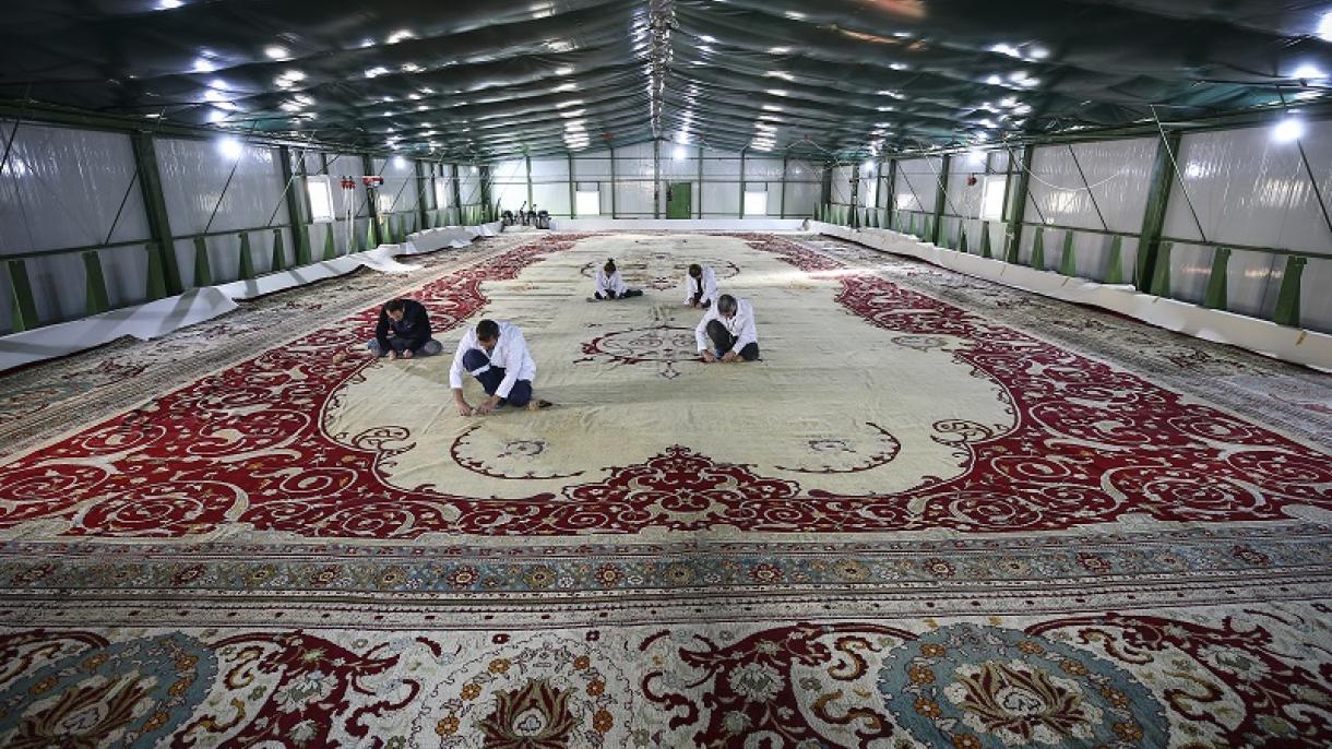 Histórica alfombra de tres toneladas fue lavada después de 120 años