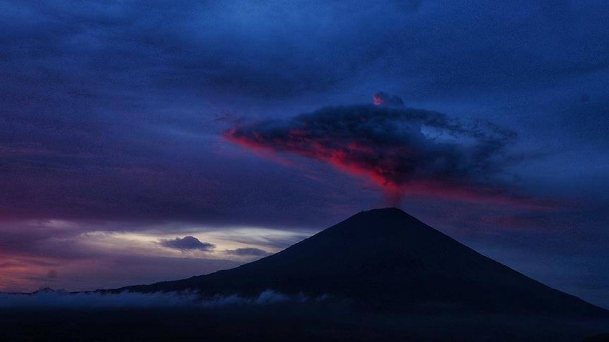 印尼阿贡火山喷发