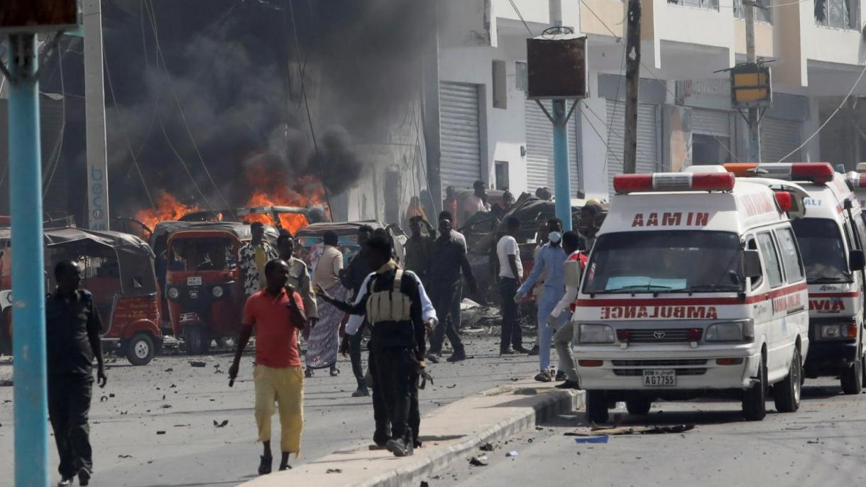 索马里首都一辆小巴车遭袭15人死亡
