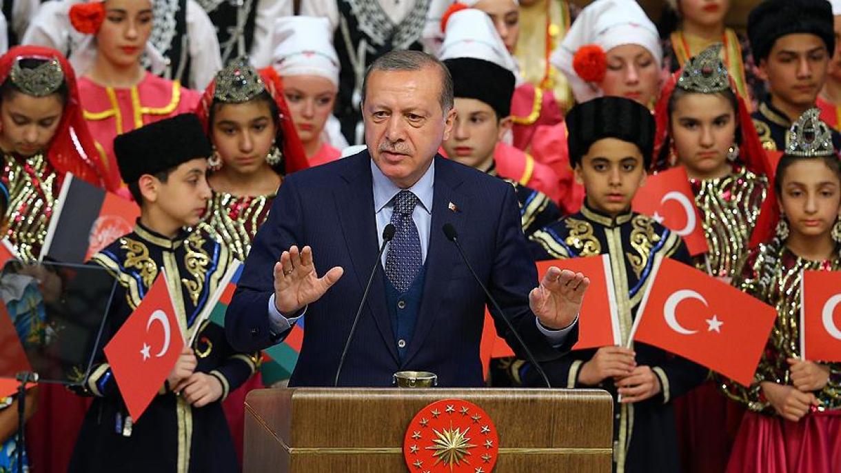 Prezident R.T.Erdog'an 23 aprel bolalar shodiyonalariga qatnashgan xorijlik bolalarni qabul qildi