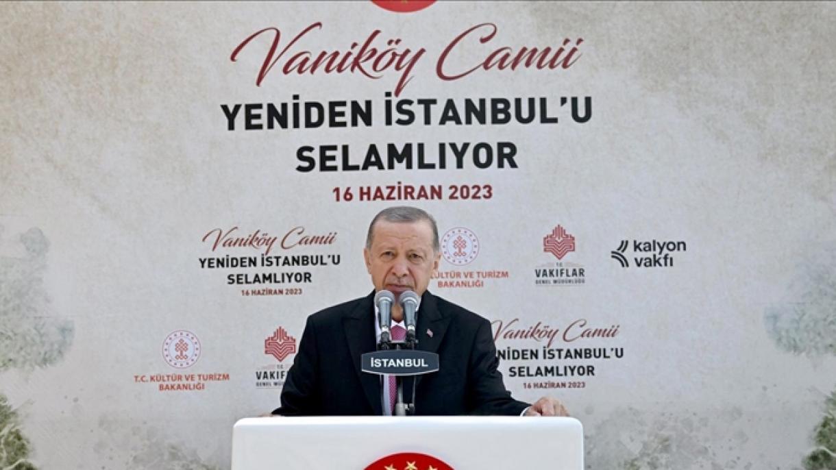 El presidente Erdogan inaugura la Mezquita Vaniköy, reabierta al culto tras dos años