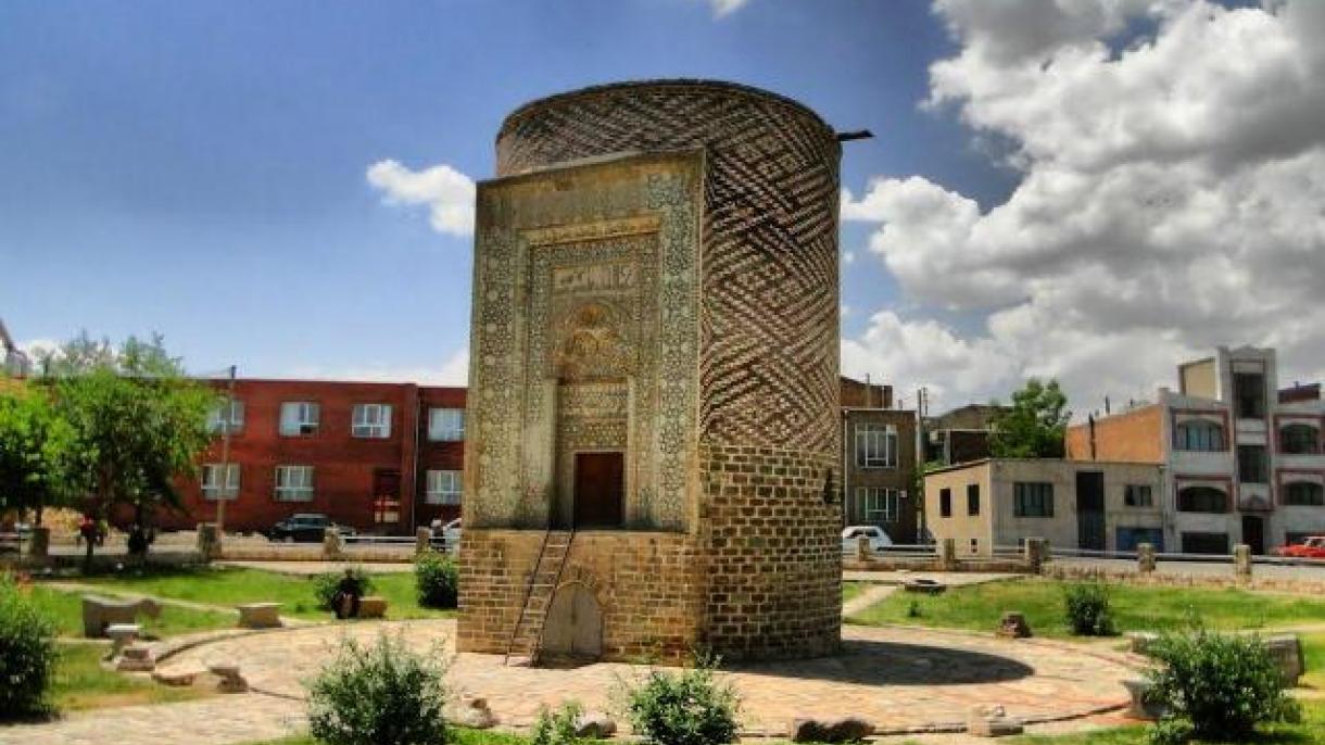 Urmiyada Səlcuq dövründən – 12-ci əsrdən yadigar qalan Ücgünbəz türbəsi