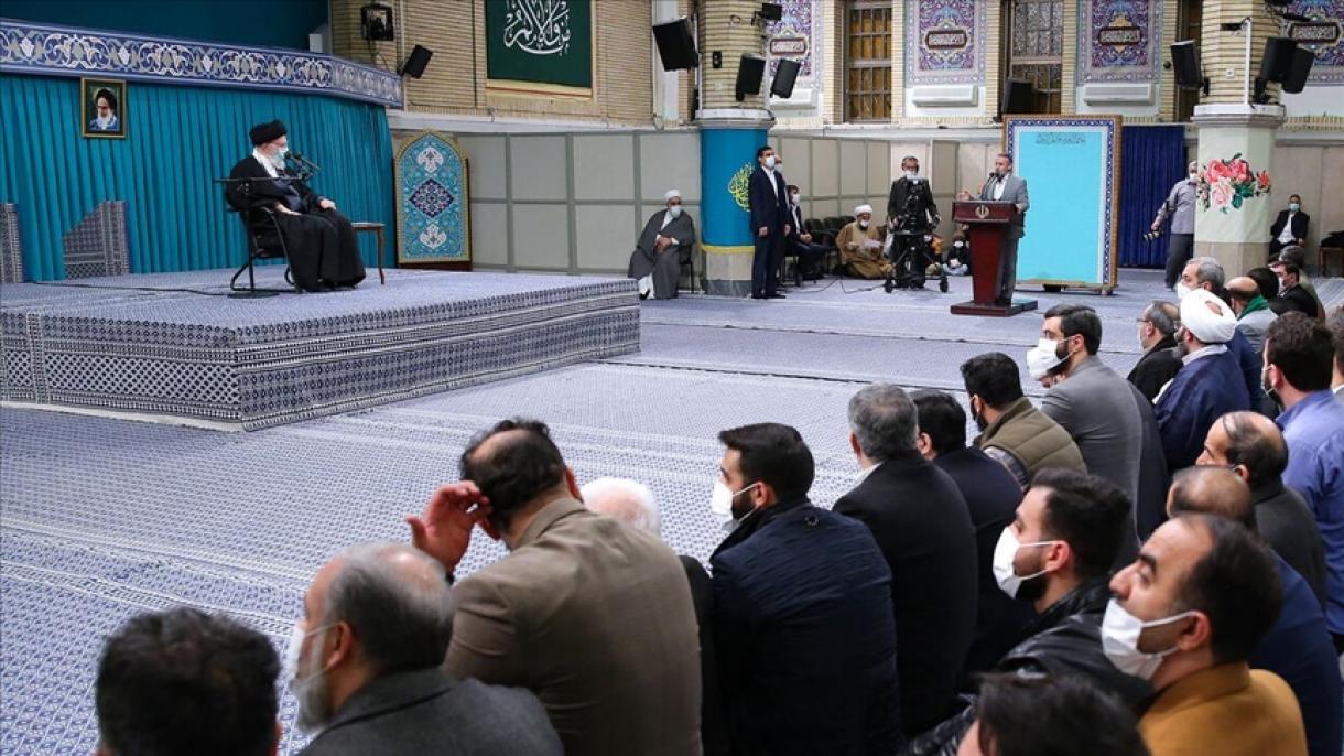آیتالله خامنهای: دستور میدهیم، نصیحت و استدلال میکنیم ولی اثر نمیکند