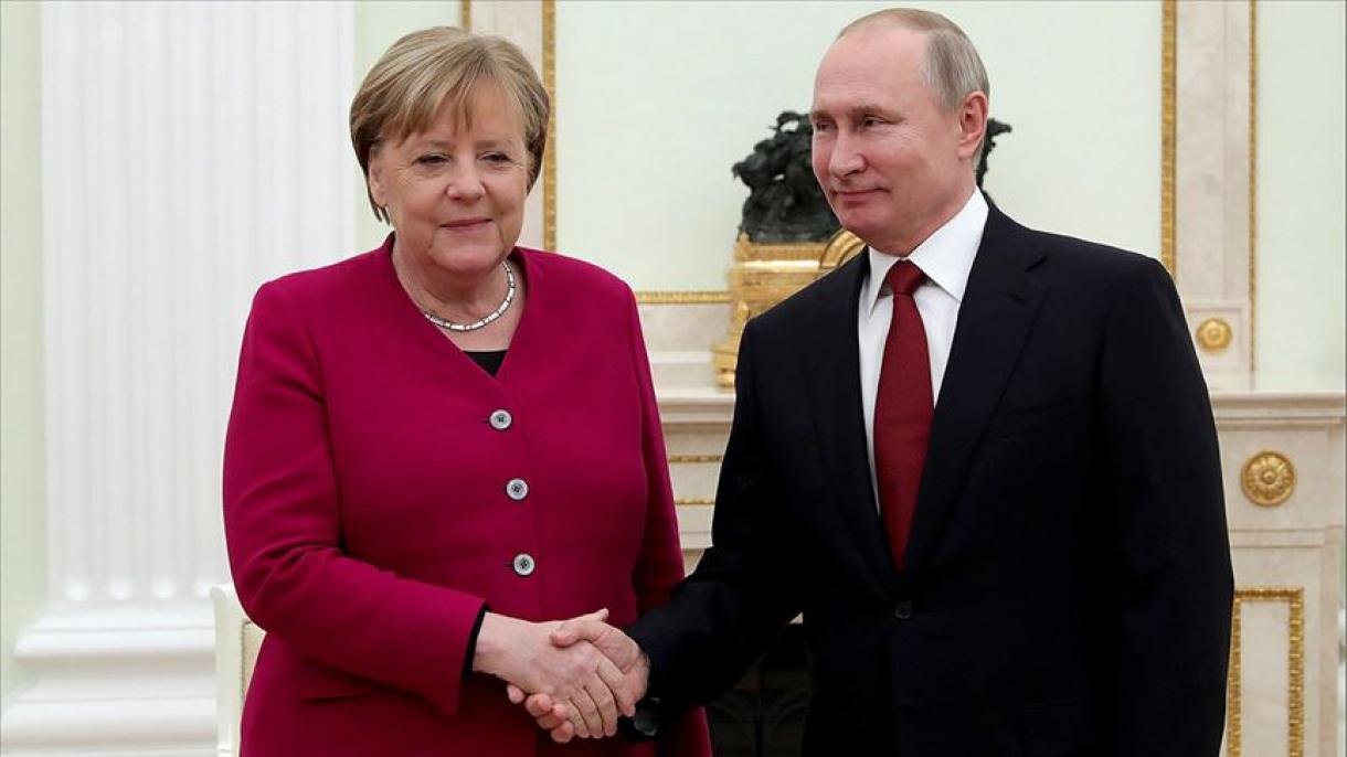 Путин менен Меркель сүйлөштү