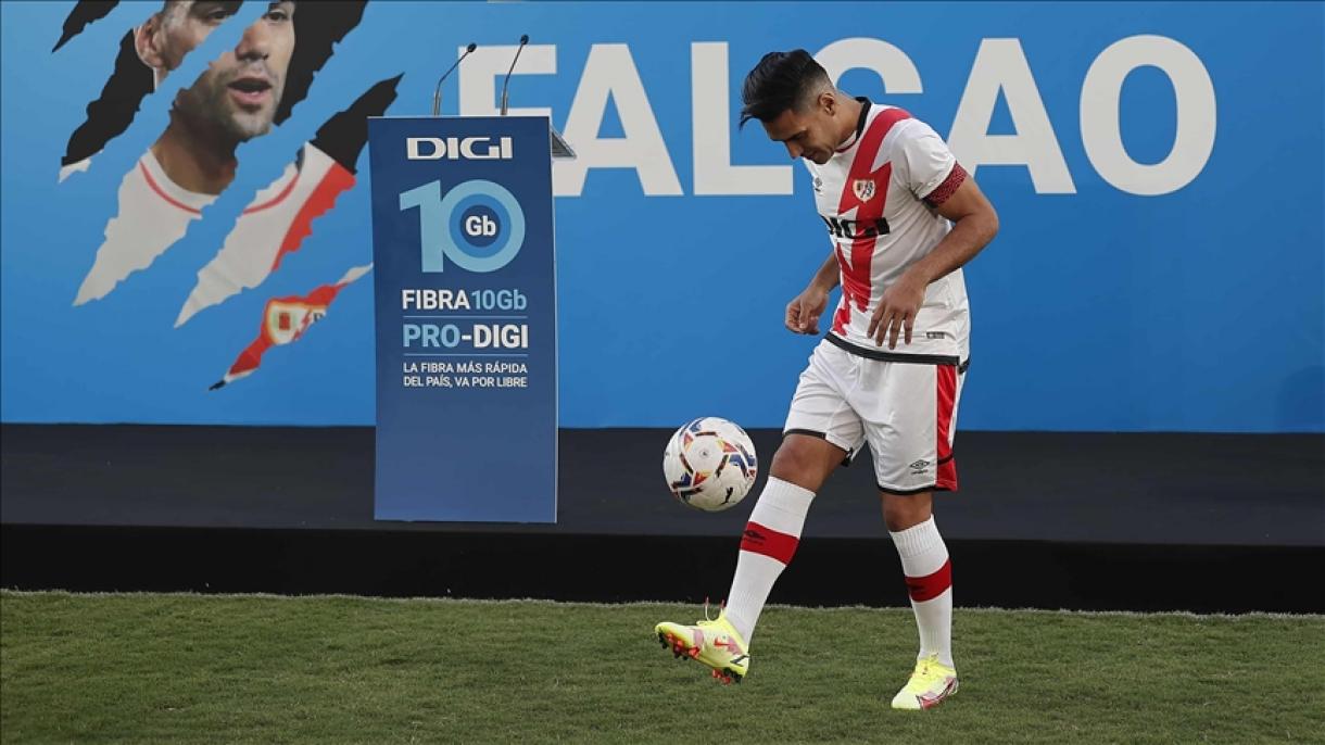 El delantero colombiano Falcao García fue presentado por el club español Rayo Vallecano