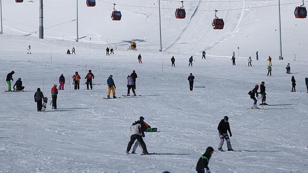 استقبال گسترده گردشگران از پیست اسکی اولوداغ ترکیه