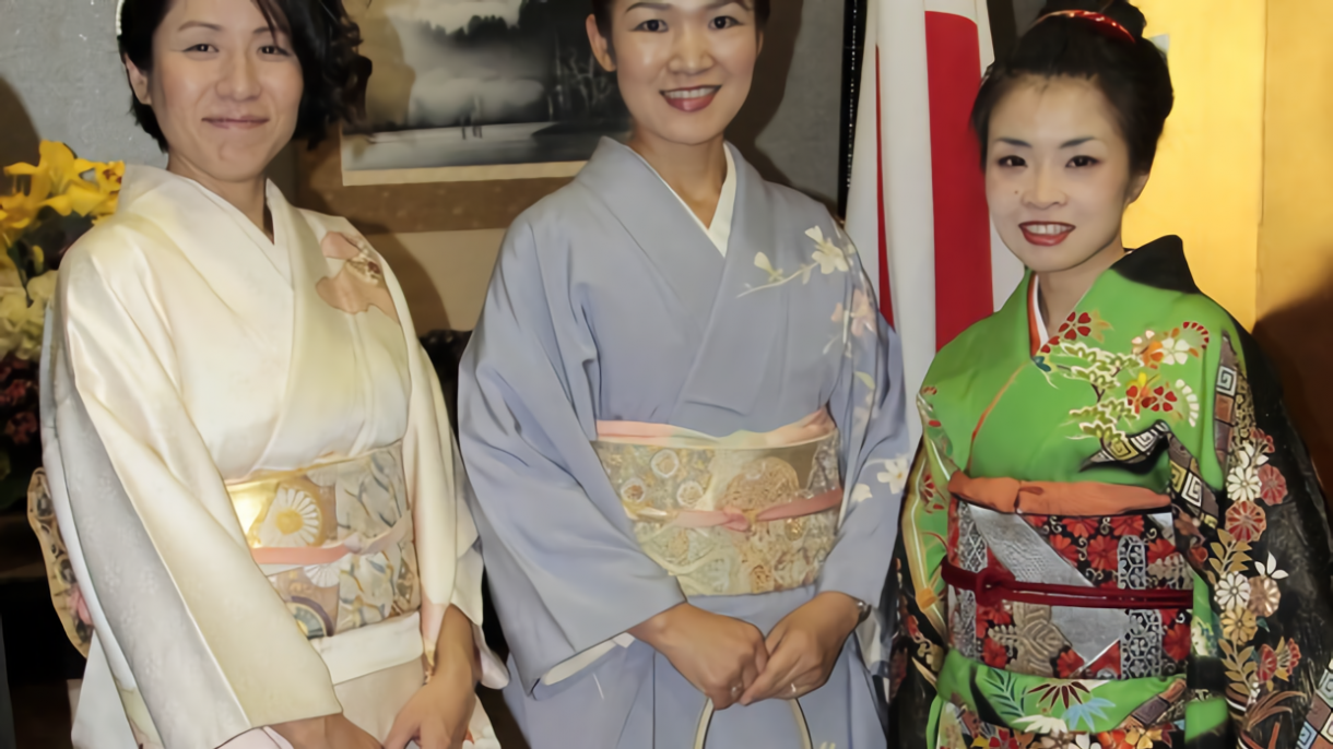 着物姿で晴れやかに アンカラの日本大使公邸で今上天皇の誕生祝賀会