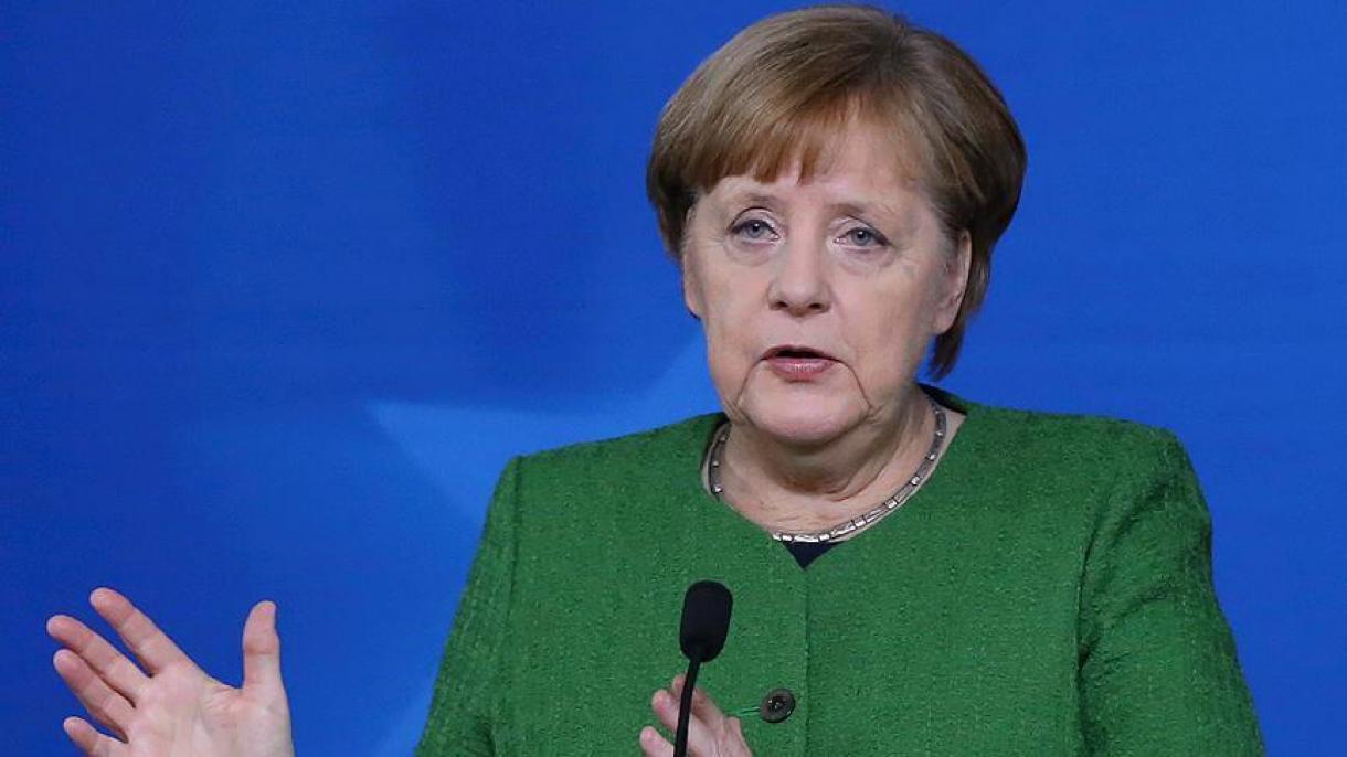 O que Merkel pensa sobre uma possível intervenção militar na Síria?