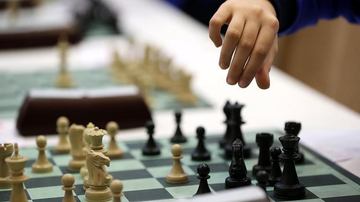 8岁难民男孩夺得国际象棋冠军