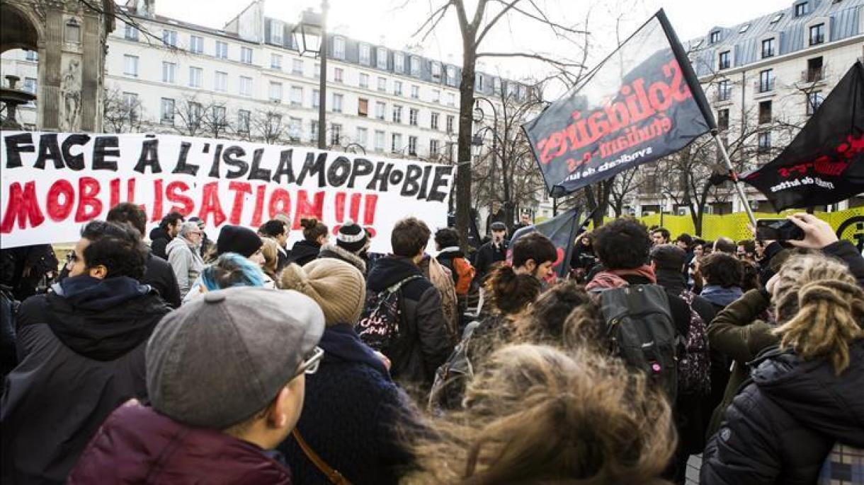 Les Français estiment que les hommes politiques parlent "trop" d'islam (Sondage)