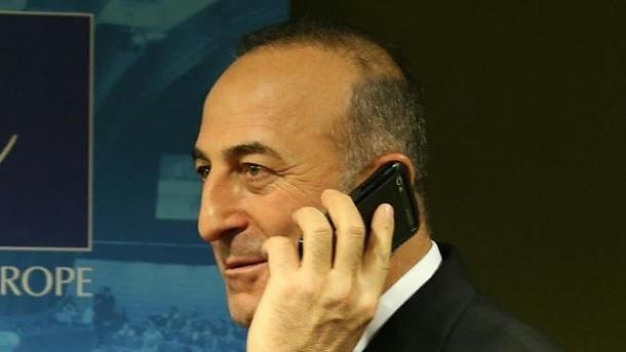 Çavuşoğlu mantém conversas telefônicas sobre a Operação Fonte da Paz