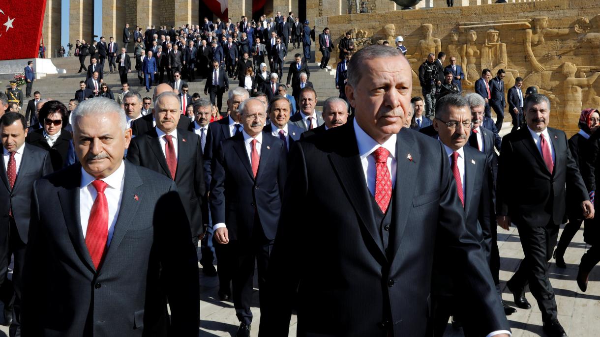 Ердоган постави венец пред саркофага на Ататюрк...