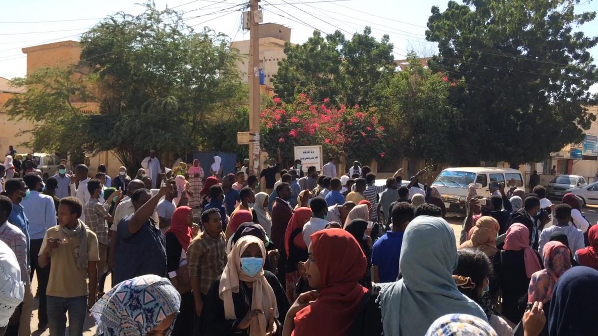 苏丹安全力量干预在喀土穆发生的示威