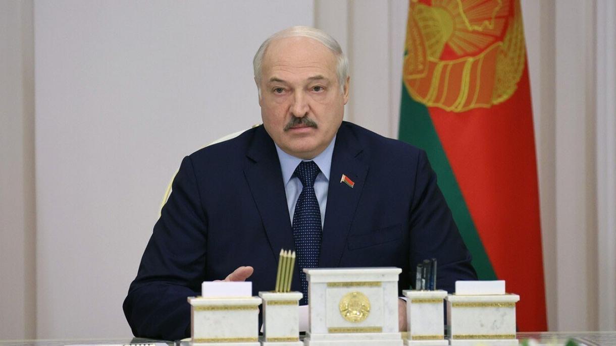 Lukasenko: Belarusz biztonsága miatt van szükség az orosz taktikai atomfegyverekre