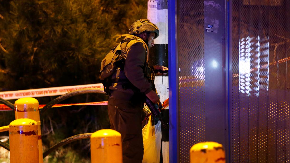 以色列在汽车站袭击事件后采取大规模搜捕行动