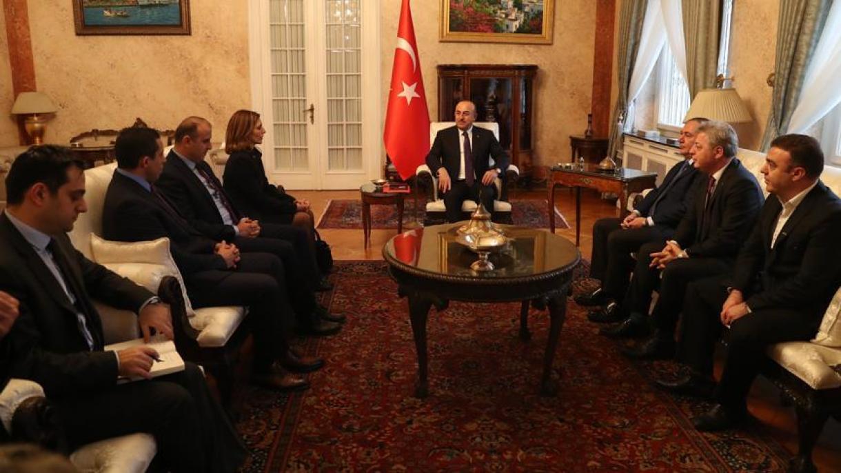 وزیر أمور خارجه ترکیه با سرمایه داران ترک دیدار نمود