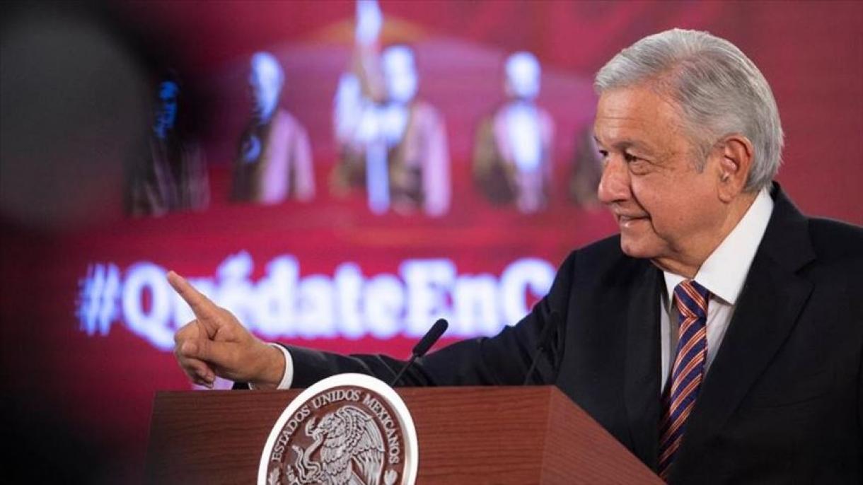 México: cientos de personas protestan en contra de López Obrador en una caravana de automóviles