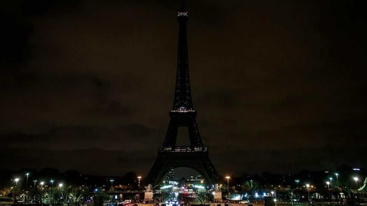 Sötétbe borult az Eiffel-torony az új-zélandi áldozatok emlékére