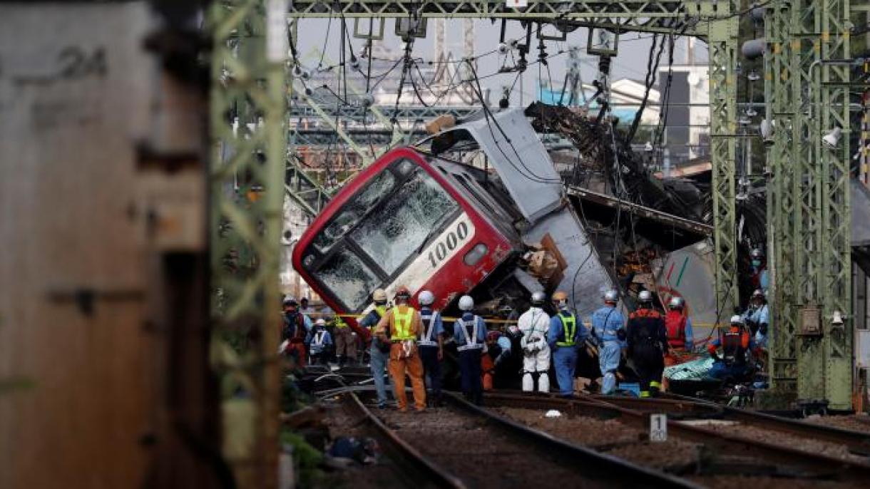 جاپان میں ٹرین اور ٹرک کا تصادم،30 افراد زخمی