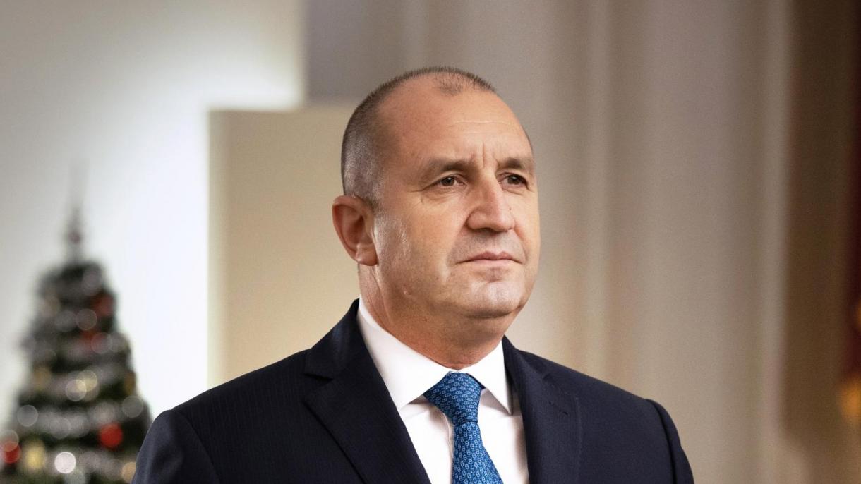 Българският президент провежда срещи с лидерите на политическите партии...