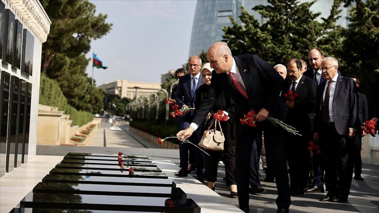 AK Partiya hay’ati Ozarbayjonda shahidlik qabrini ziyorat qildi
