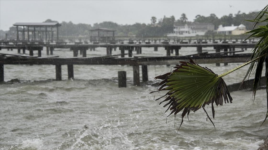 古巴受飓风影响全国断电