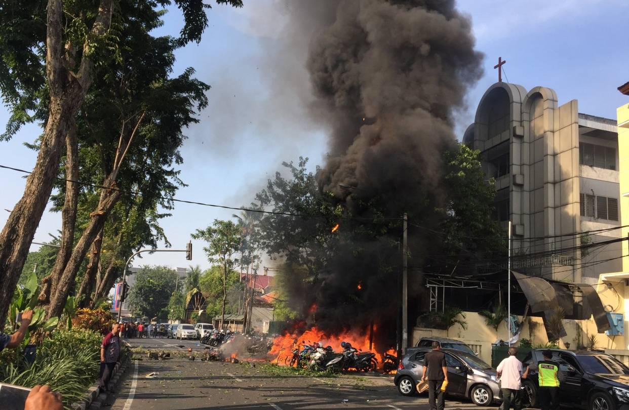 انڈونیشیا: کلیسا پر بم حملہ، 14 افراد زخمی