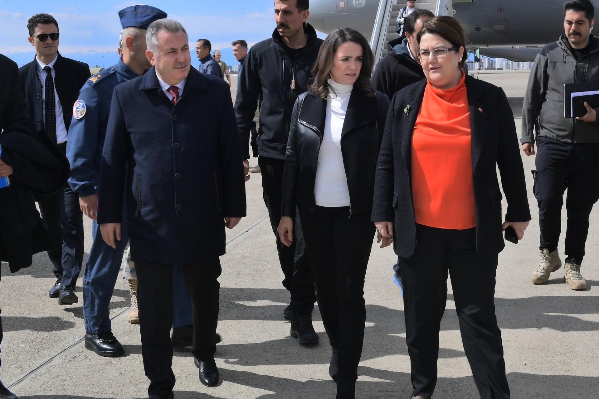 Presidenta de Hungría visita la zona golpeada por el doble terremoto del 6 de febrero