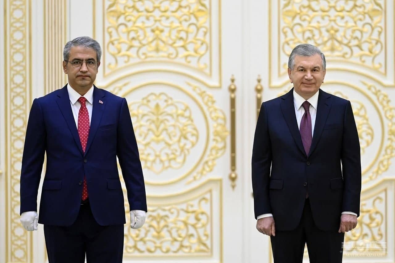 Shavkat Mirziyoyev Turkiya elchisi Olgan Bekardan ishonch yorlig'ini qabul qildi
