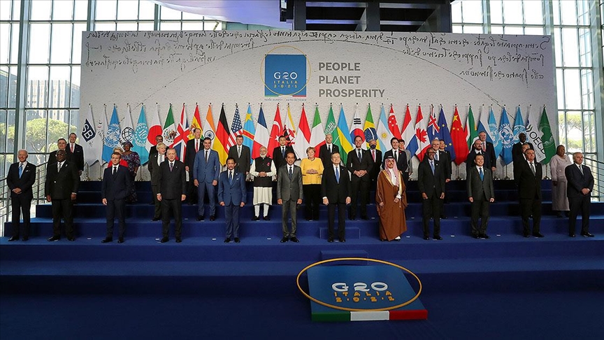 G20领导人们出席“全球经济与全球健康”工作会议