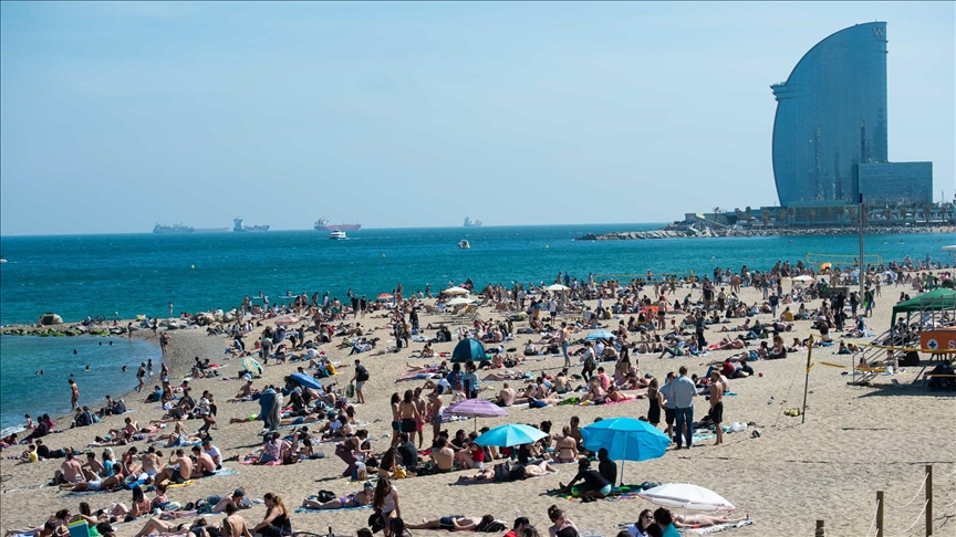 España prohíbe fumar en las playas: la multa es de 2.000 euros