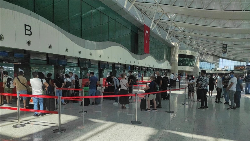 Në ditën e parë të Bajramit Aeroporti i Ankarasë mirëpriti 25.000 udhëtarë