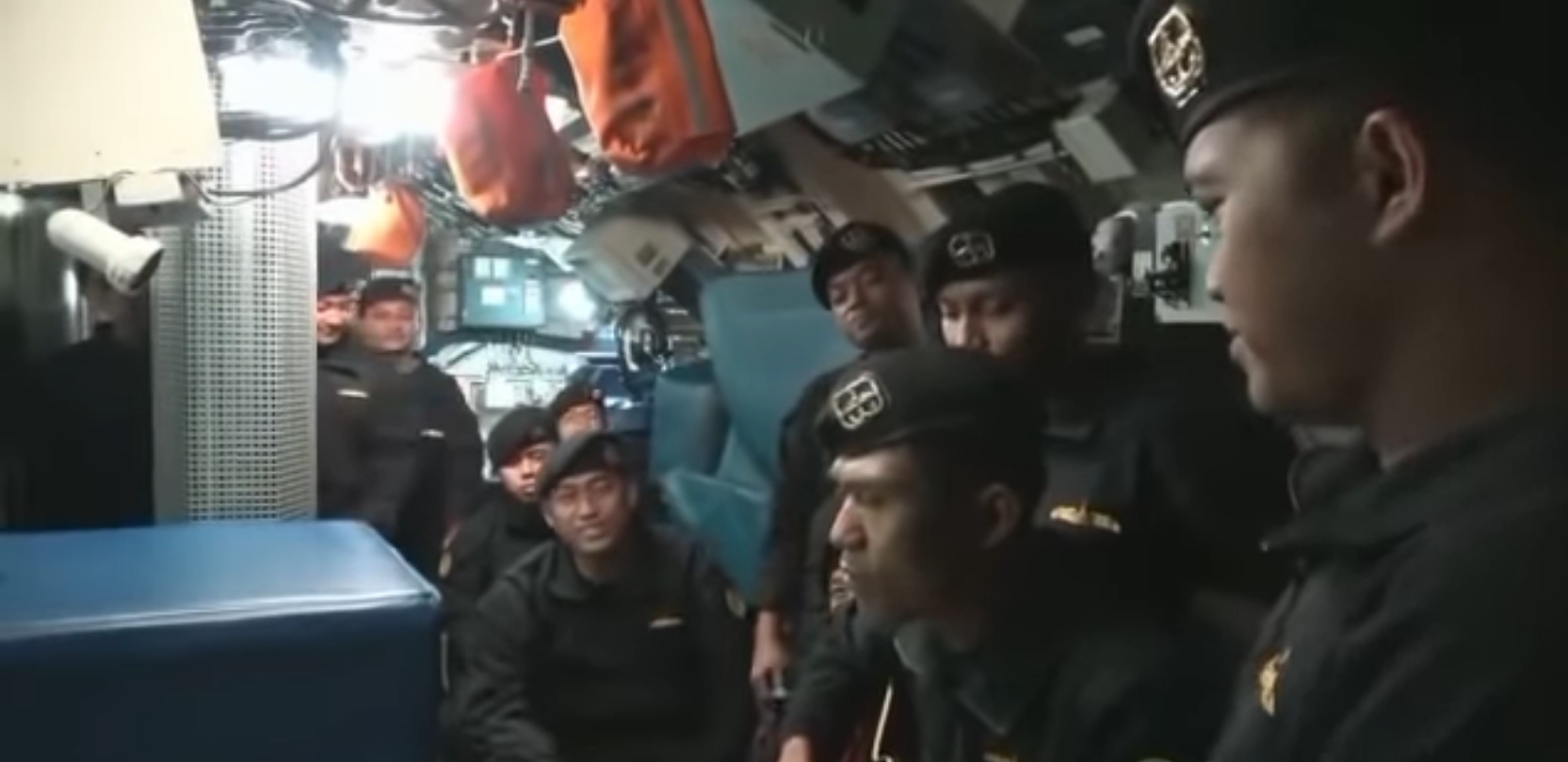 Ulltimo video dell'equipaggio del sottomarino indonesiano, cantavano canzone "Ci vediamo dopo".