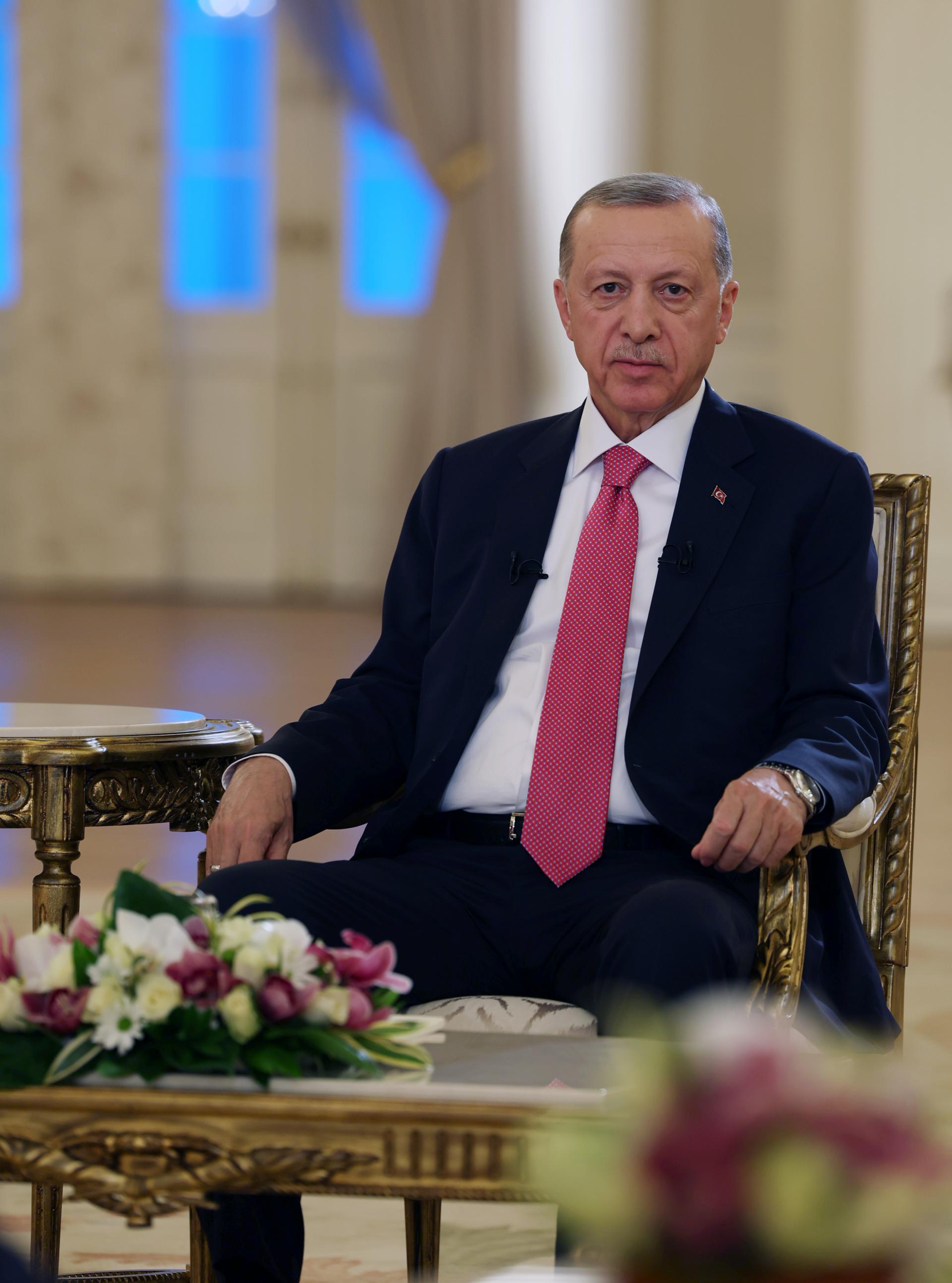 Эрдоган биргелешкен түз эфирде журналисттердин суроолоруна жооп берди