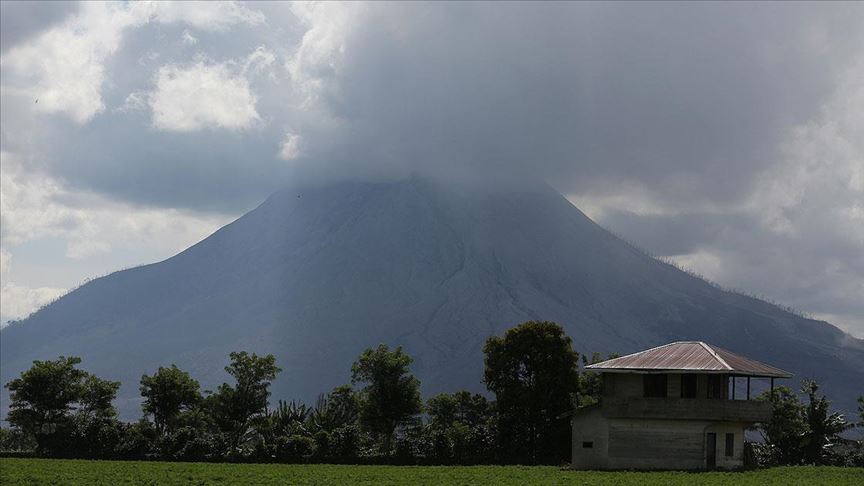 印尼塞梅鲁火山喷发